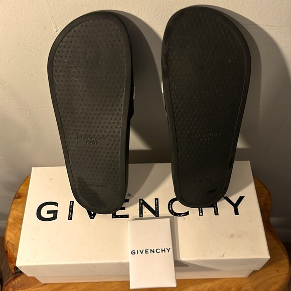 Givenchy black slides with Givenchy in white letters on top - Picture 4 of 5